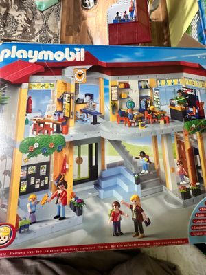 Здание школы из конструктора Play Mobil