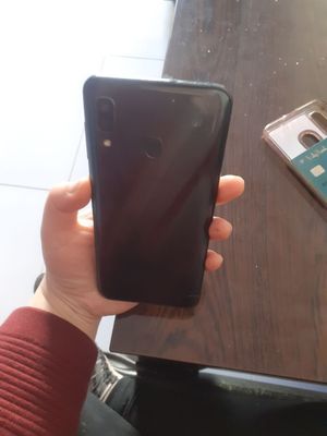 Samsung A 30 sotiladi.