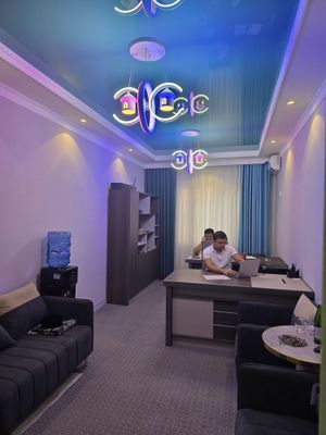 Kichik ofis barcha jixozlar bilan arendaga beriladi
