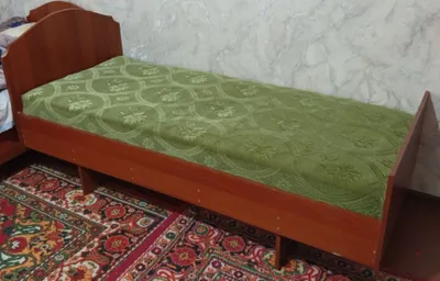 Krovat ishlatilgan xolati rossa yaxshi 1kishilik divan