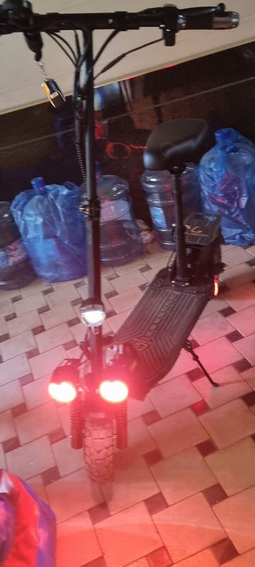 Новый Электро Самокат KUGOO D PRO MAX E 10ездил 1 раз Новый Электро Самокат KUGOO D PRO MAX E 10ездил 1 раз
