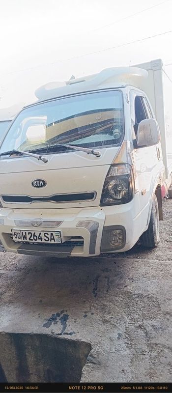 Kia bongo propan mator 1 toon 2014 yil 15500$ Kia bongo propan mator 1 toon 2014 yil 15500$