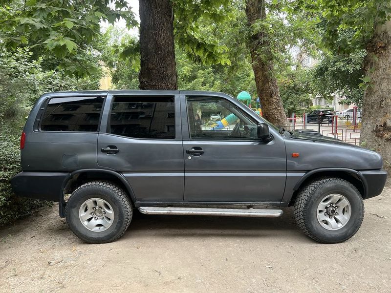 Nissan Terrano внедорожник Nissan Terrano внедорожник