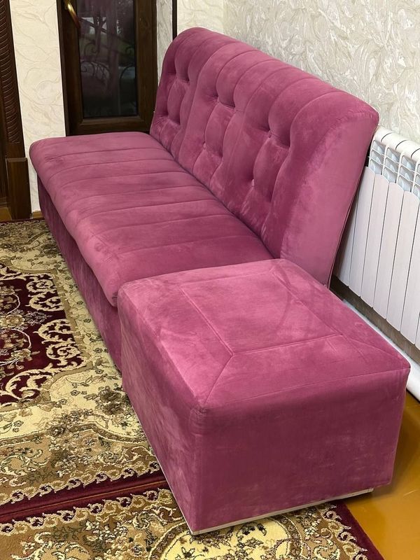 Диван в отличном состоянии + пуфик в подарок Диван в отличном состоянии + пуфик в подарок