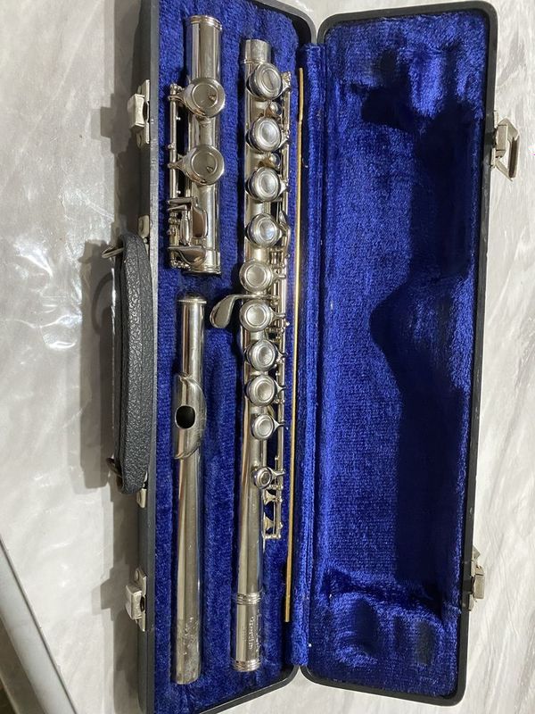 Флейта Gloria ConcertFlute 23607 Продается, срочно. Цена договорная Флейта Gloria ConcertFlute 23607 Продается, срочно. Цена договорная