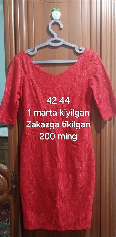 1 марта кийилган кўйлаклар сотилади 1 марта кийилган кўйлаклар сотилади