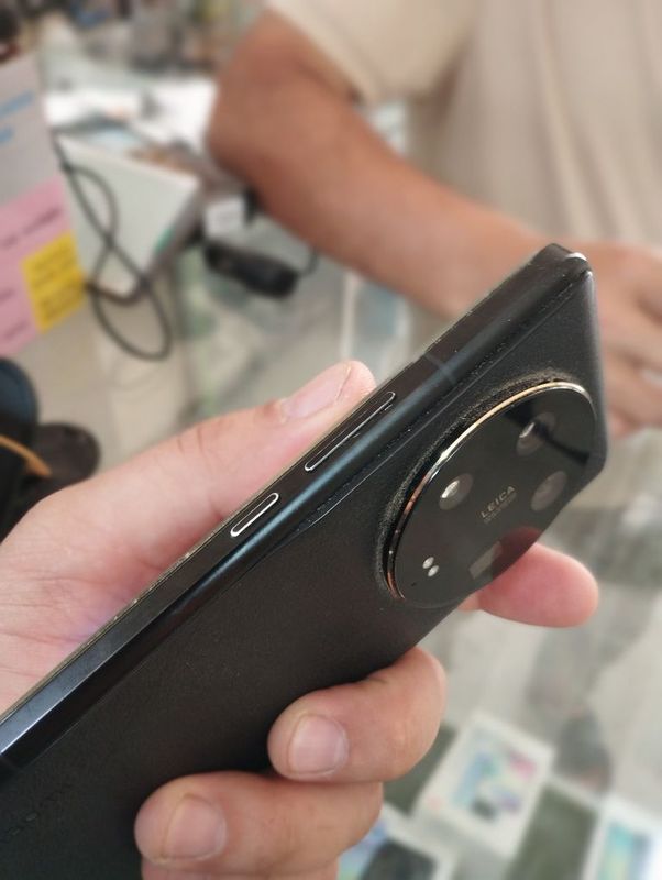 Xiaomi ultra 13 sotiladi xolati zo'r Xiaomi ultra 13 sotiladi xolati zo'r