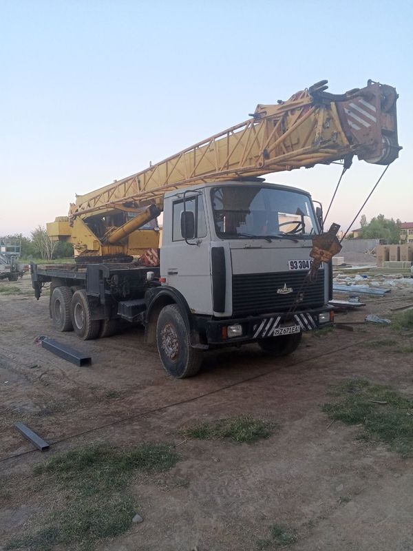 Avtokran sotiladi hamma joyi soz balonlari yangi aybi yoʻq Avtokran sotiladi hamma joyi soz balonlari yangi aybi yoʻq
