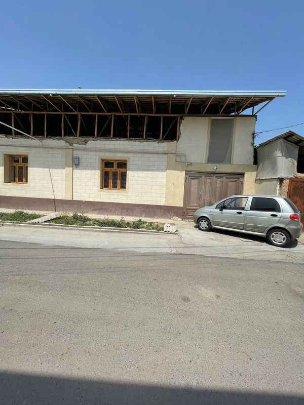 Kelesda shinamgina hovli sotiladi