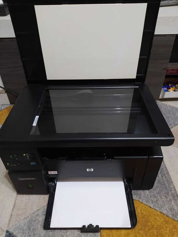 МФУ (принтер сканер копир) HP M1132MFP в отличном состоянии + шнуры МФУ (принтер сканер копир) HP M1132MFP в отличном состоянии + шнуры