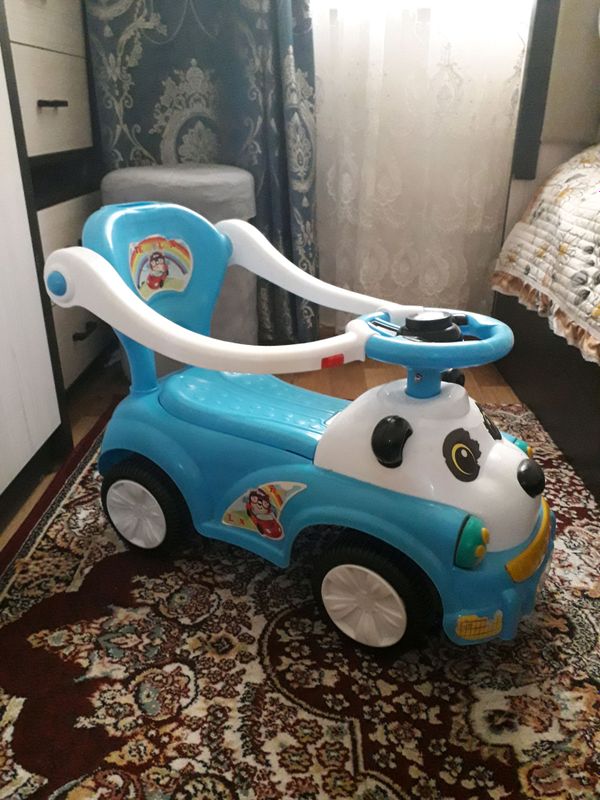 Детская игрушка машина-каталка. 70.000 сум. Детская игрушка машина-каталка. 70.000 сум.