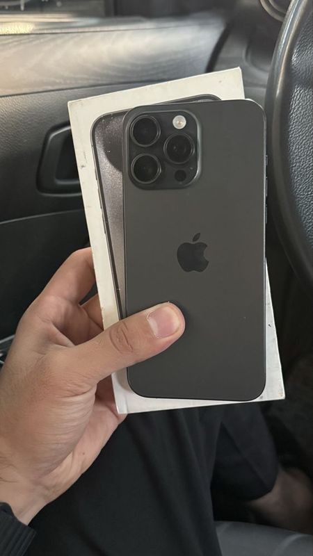 Iphone 15 pro max Black Ekran alishgan Face true tone hammasi ishldi Iphone 15 pro max Black Ekran alishgan Face true tone hammasi ishldi