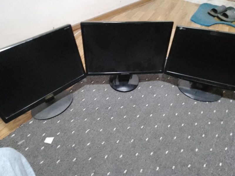 Monitorlar sotiladi