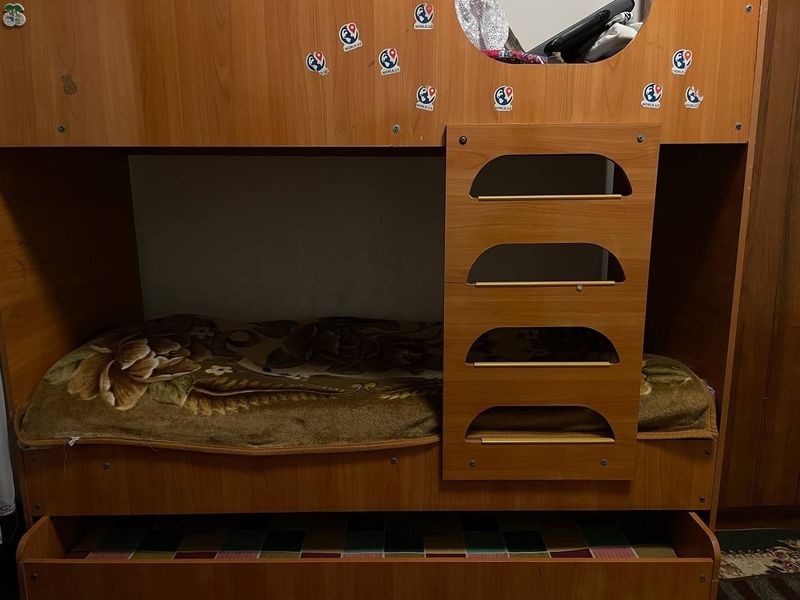 Кровать дедский 3 ярусной в хорошем состоянии Кровать дедский 3 ярусной в хорошем состоянии