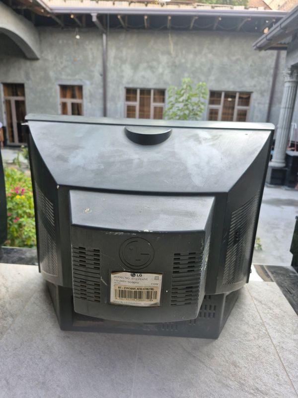 Televizor eski holati yaxshi narxi 400samarqand