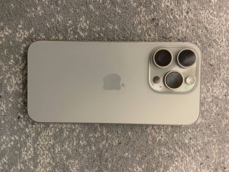 Iphone 15 pro sotiladi xolati zur Iphone 15 pro sotiladi xolati zur