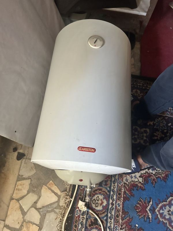 Ariston sotiladi 80 talik b/u ishlaydi srochna sotiladi Ariston sotiladi 80 talik b/u ishlaydi srochna sotiladi