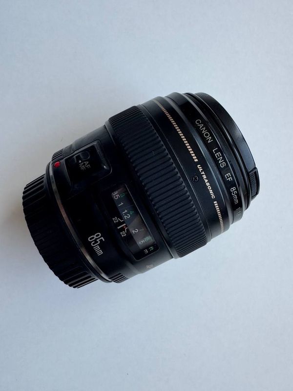 Обьектив Canon Lens EF 85 1.8 .В отличном состоянии!Четкость фокусиро Обьектив Canon Lens EF 85 1.8 .В отличном состоянии!Четкость фокусиро
