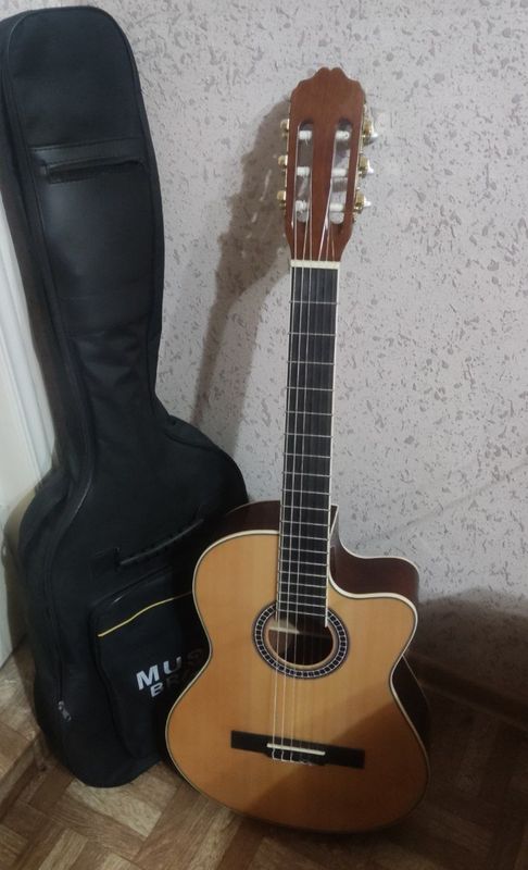 Gitara sotiladi, Продается Гитара Gitara sotiladi, Продается Гитара