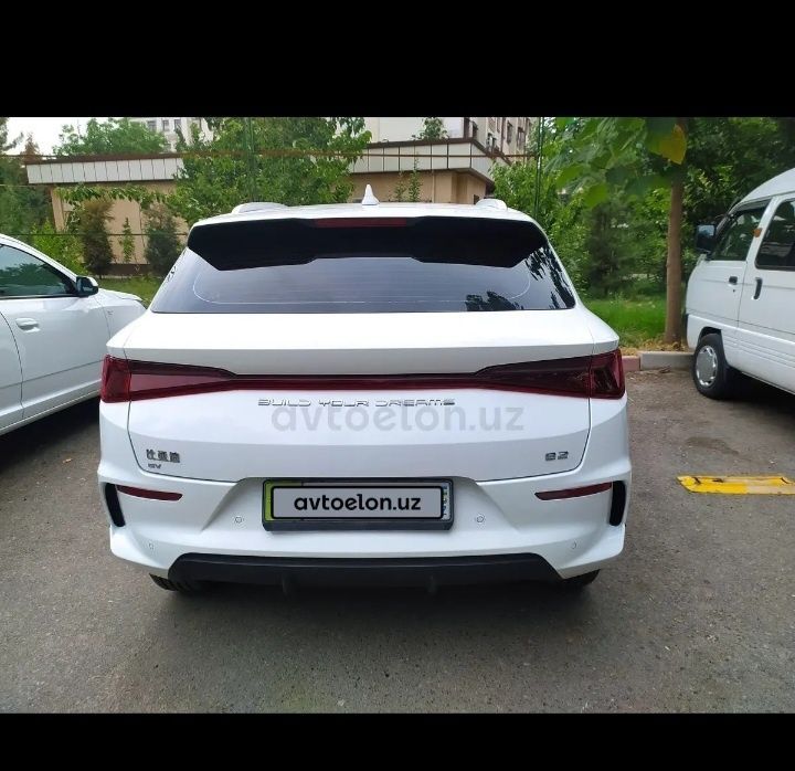 BYD e2 electric mobile