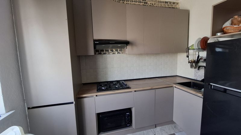 Kuhinniy sotiladi. Gaz vitichkasiz