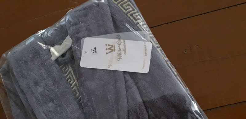 mujskoy yangi kiyilmagan bani xalat mujskoy yangi kiyilmagan bani xalat
