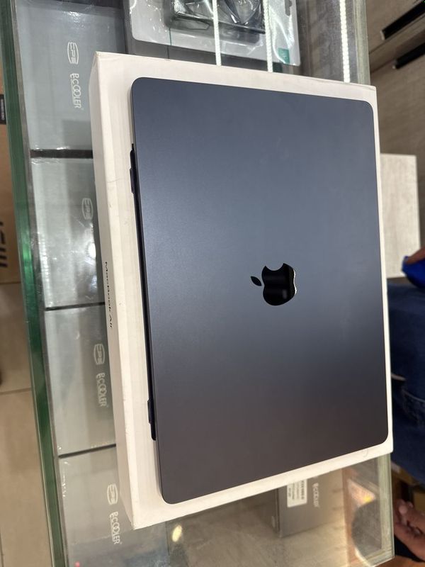 Macbook pro m3 15 inch 8-256 gb midnight ideal sastayana Macbook pro m3 15 inch 8-256 gb midnight ideal sastayana