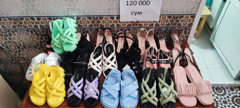 Tufli ayollar oyoq kiyimi 100 Ming Tufli ayollar oyoq kiyimi 100 Ming