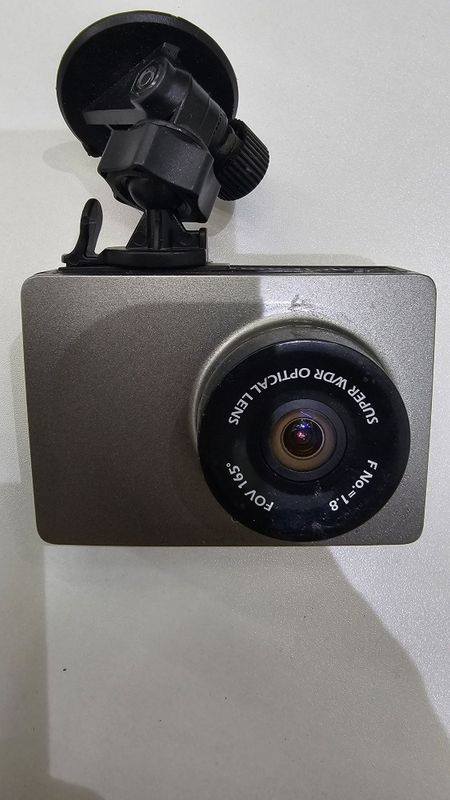 Видеорегистратор Xiaomi Yi SMART Dash Camera с Wi-Fi Видеорегистратор Xiaomi Yi SMART Dash Camera с Wi-Fi