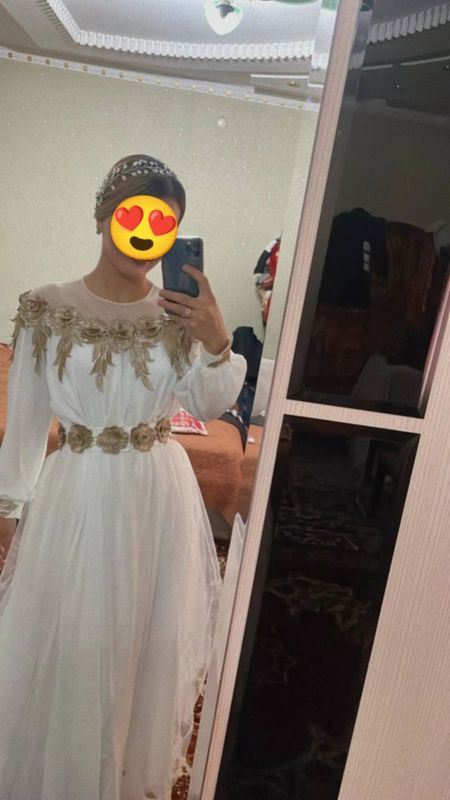 Koyne judayam nejniy sotiladi razmer m yoki l 2 marta kiyilgan Koyne judayam nejniy sotiladi razmer m yoki l 2 marta kiyilgan