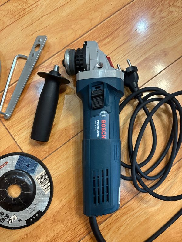 Bosch GWS 750 болгарка новая Bosch GWS 750 болгарка новая