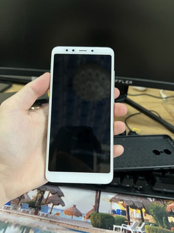 Redmi 5 32/3 gb zor Redmi 5 32/3 gb zor