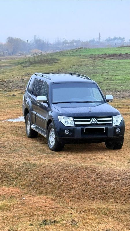 Mitsubishi Pajero 4 Mitsubishi Pajero 4