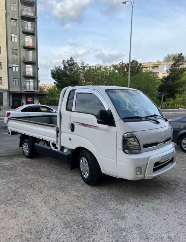 Yengi Kia bongo sotiladi Yengi Kia bongo sotiladi