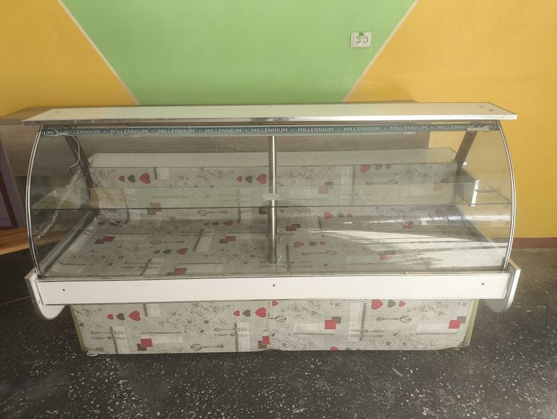 Продам витирина холодильник без матора