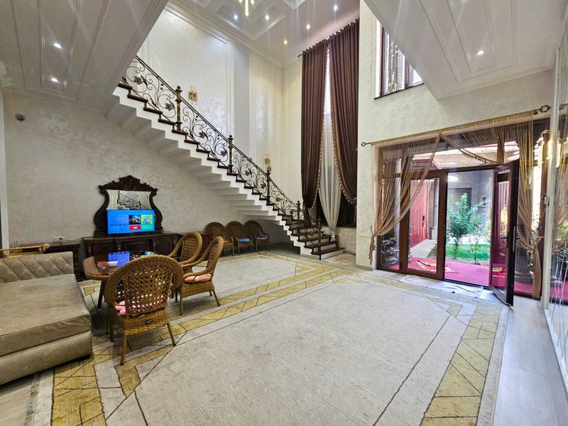 Ijaraga bino/uy: 2 qavat, 250 m², Ofis/Studio/Yashashga. Beruniy Metro