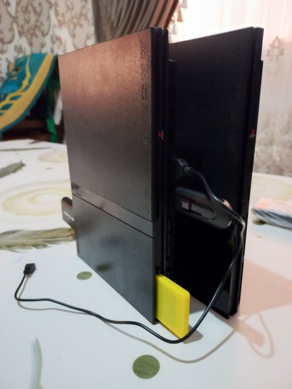 Playstation 2 slim сотилади. 2 дона