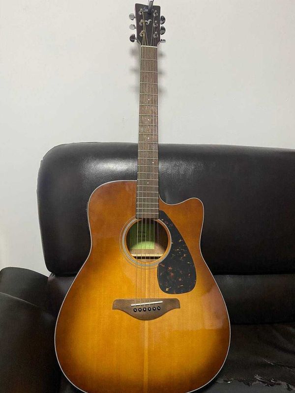 Продается электро-акустическая гитара YAMAHA FGX800C. Продается электро-акустическая гитара YAMAHA FGX800C.