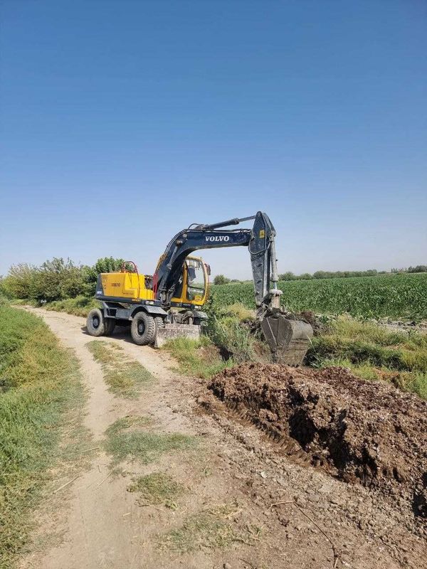 Volvo 130 ekskvator srochno sotiladi Volvo 130 ekskvator srochno sotiladi