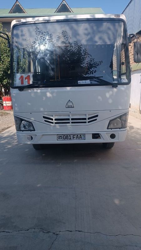 Isuzu avtobus 2013-yil