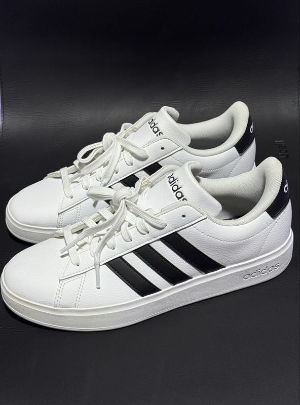 Крассовки ADIDAS из Nordstrom Rack (Калифорния, США) Крассовки ADIDAS из Nordstrom Rack (Калифорния, США)