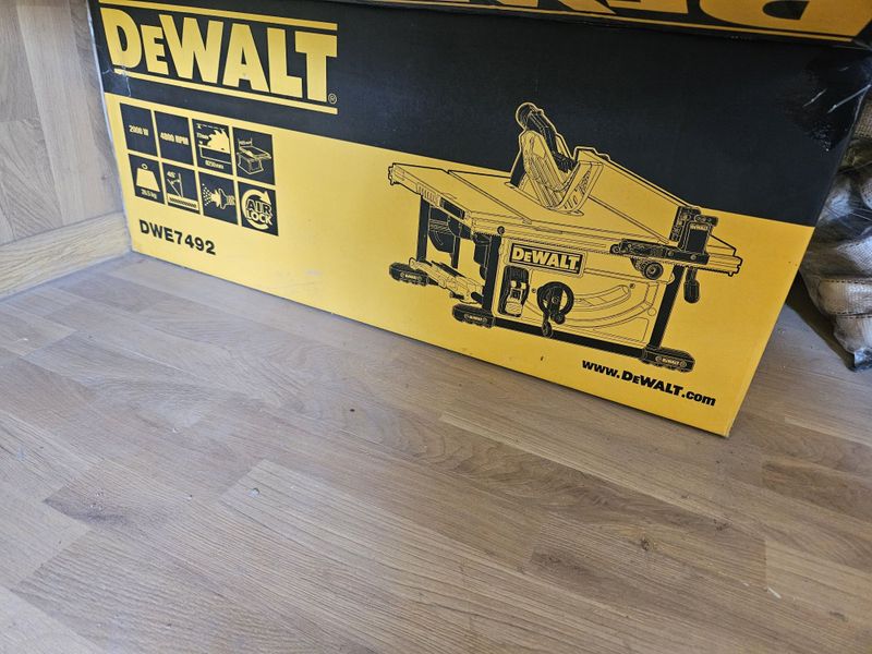Продается пила циркулярная DeWalt dwe7492 Продается пила циркулярная DeWalt dwe7492