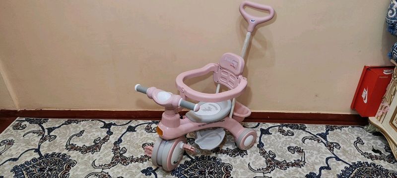 Bolalar va onalar uchun velosiped sotiladi Bolalar va onalar uchun velosiped sotiladi