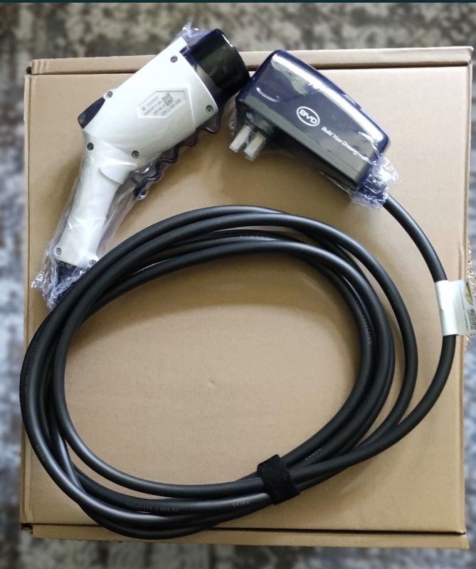 Zaryadka BYD 1.5 kvt original. Зарядник BYD 1.5 киловатт оригинал Zaryadka BYD 1.5 kvt original. Зарядник BYD 1.5 киловатт оригинал