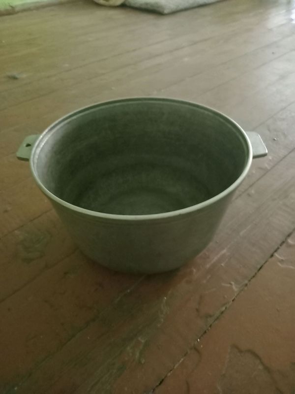 чугунные ка казаны, ложки, бокалы и др.