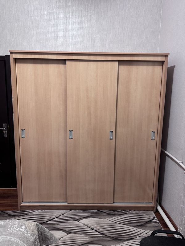 Продается спальный гарнитур в комплекте Продается спальный гарнитур в комплекте