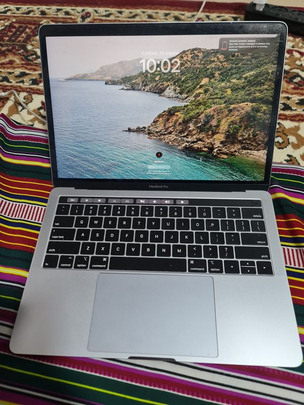 Macbook pro 2018 8/512g silver tachbari bor texnik xolati zur Macbook pro 2018 8/512g silver tachbari bor texnik xolati zur