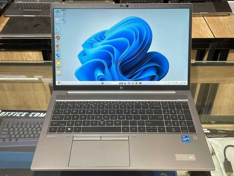 HP ZBook Firefly 15 G8 i7-1185G7 ram16 ssd256 Nvidia QuadroT500 4гб
