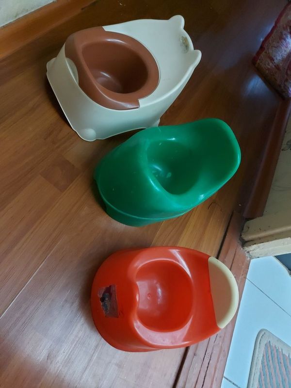 горшки детские . горшки детские .