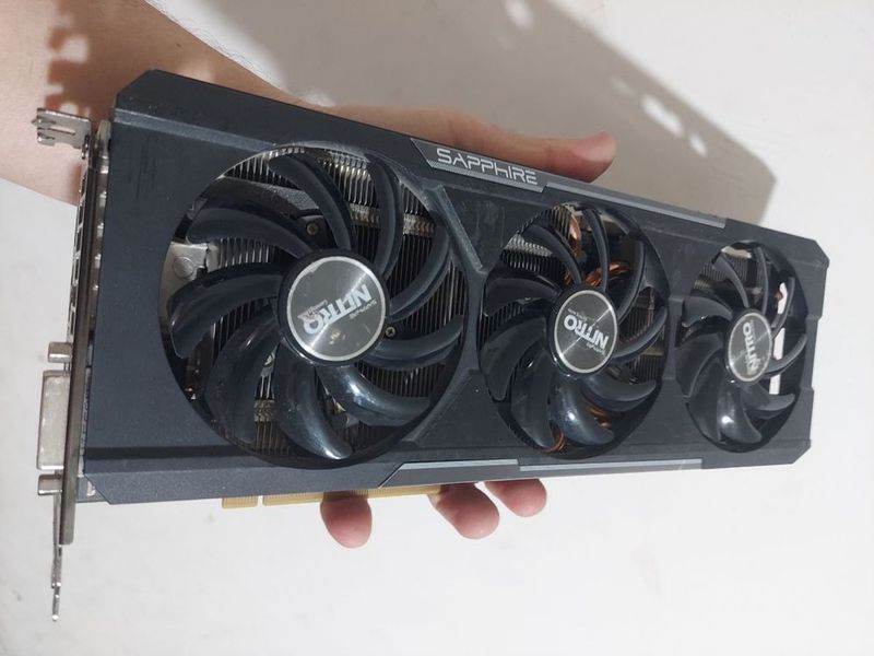 Sapphire R9 390 8Gb rx580dan kuchli Sapphire R9 390 8Gb rx580dan kuchli